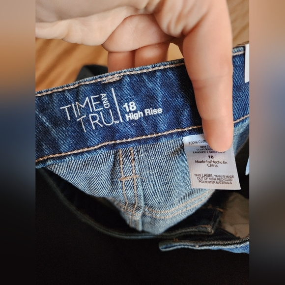 NWT Walmart Time and Tru Denim Shorts - Picture 3 of 3